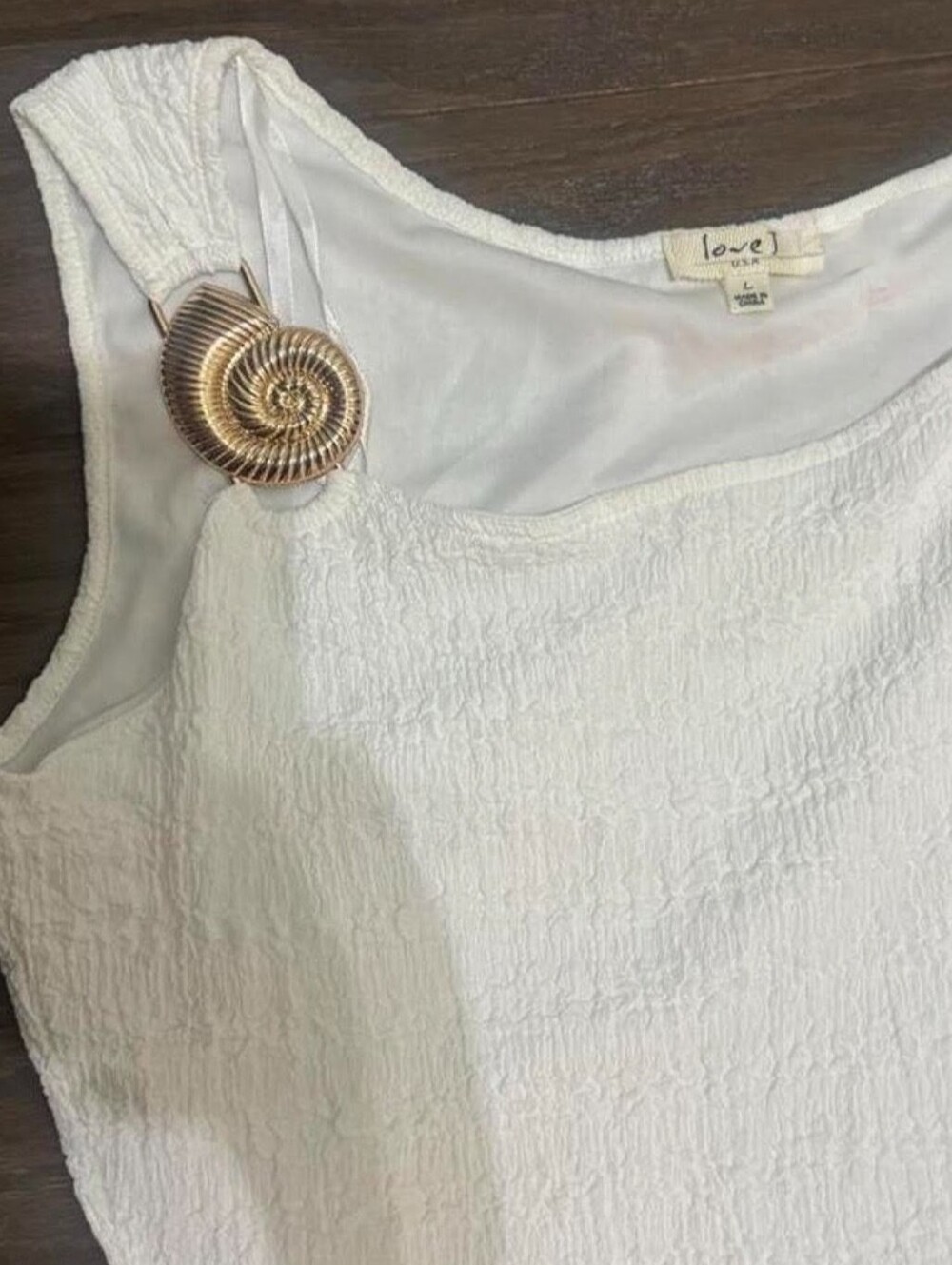 Textured White Long Dress with Gold Shell Accent On Shoulder ✨Comes W/O My Belt - Picture 2 of 5